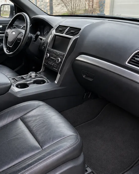 The same seat and floor mat after the Reset, clean